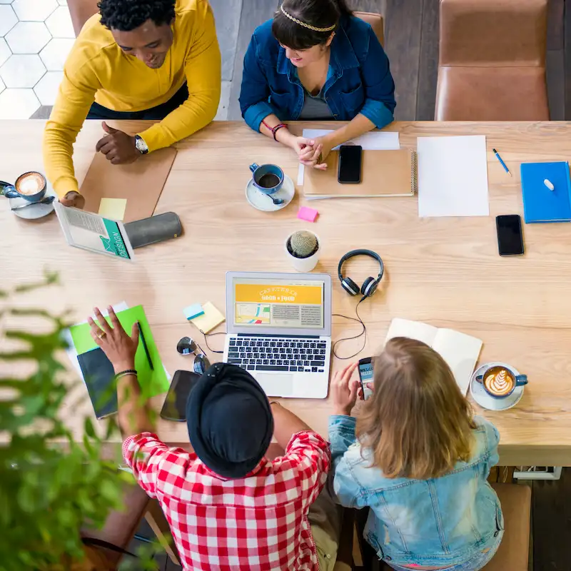 Reunião de planejamento de site para empresa do Distrito Federal