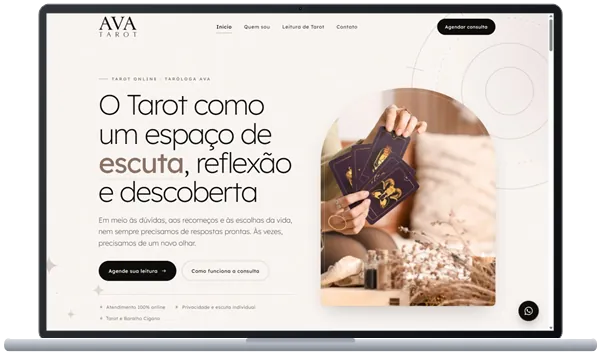 Site Ava Tarot aberto em um notebook